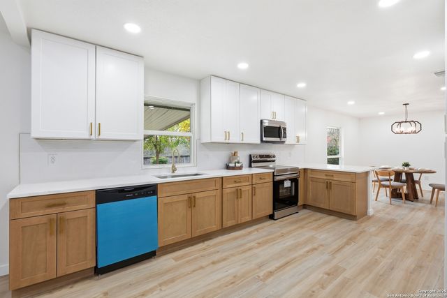 6431 Red Jacket, Leon Valley, TX 78238