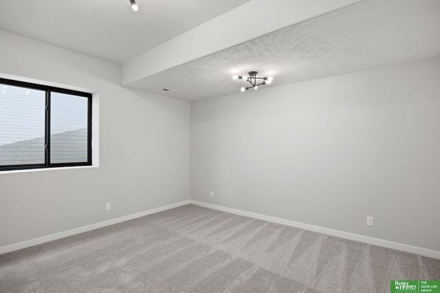 5811 N 197th Street, Elkhorn, NE 68022
