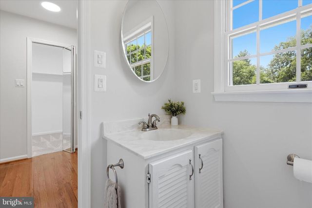 4556 LAWNVALE DR, Gainesville, VA 20155