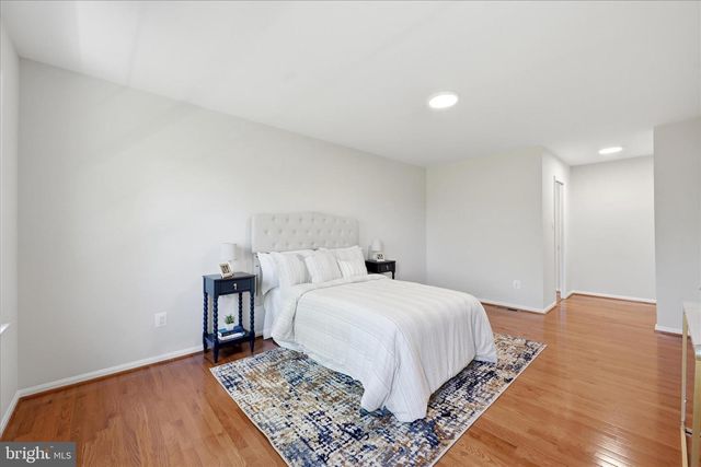 4556 LAWNVALE DR, Gainesville, VA 20155