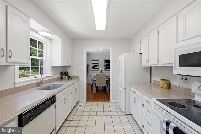 4556 LAWNVALE DR, Gainesville, VA 20155