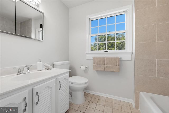 4556 LAWNVALE DR, Gainesville, VA 20155