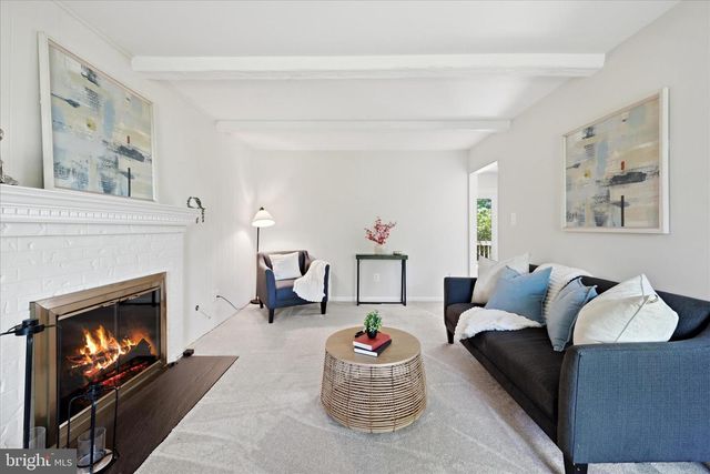 4556 LAWNVALE DR, Gainesville, VA 20155