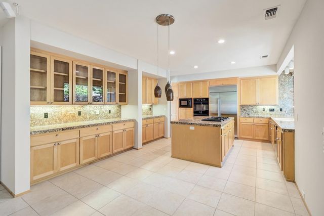 11225 Crocker Grove Ln, Gold River, CA 95670