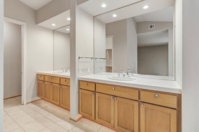 11225 Crocker Grove Ln, Gold River, CA 95670