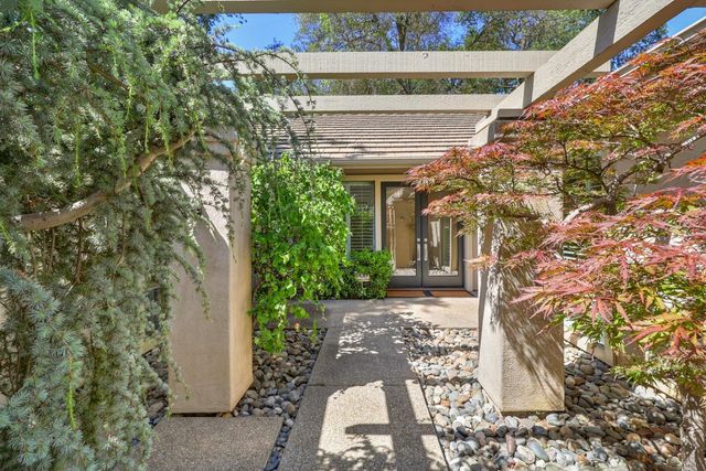 11225 Crocker Grove Ln, Gold River, CA 95670