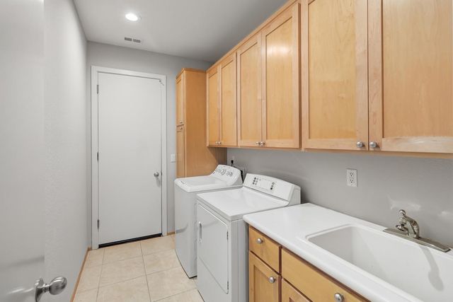 11225 Crocker Grove Ln, Gold River, CA 95670