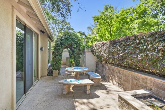 11225 Crocker Grove Ln, Gold River, CA 95670