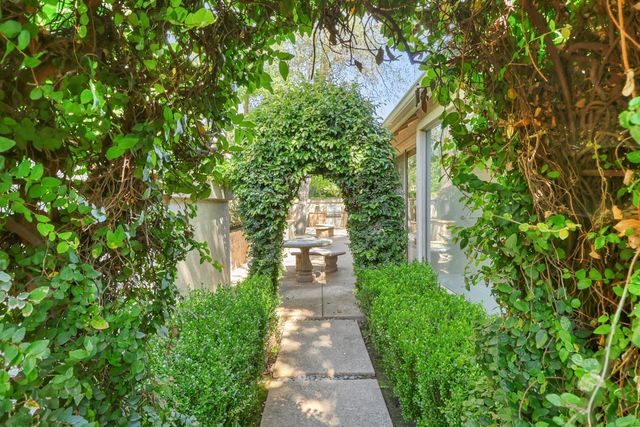 11225 Crocker Grove Ln, Gold River, CA 95670