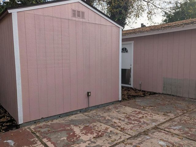 7818 Arthur St, Oakland, CA 94605