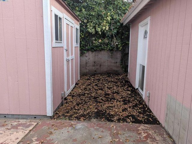 7818 Arthur St, Oakland, CA 94605