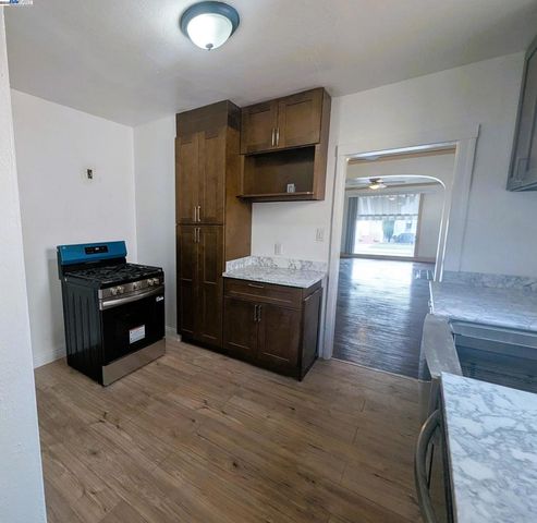 7818 Arthur St, Oakland, CA 94605