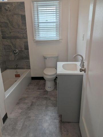 7818 Arthur St, Oakland, CA 94605