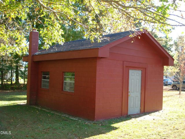 758 Antioch Church Road, Dunn, NC 28334