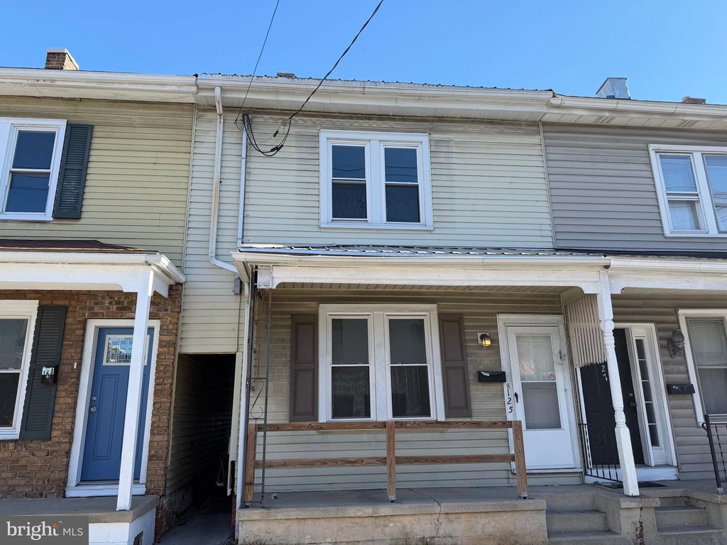 125 S MAIN ST, Manheim, PA 17545