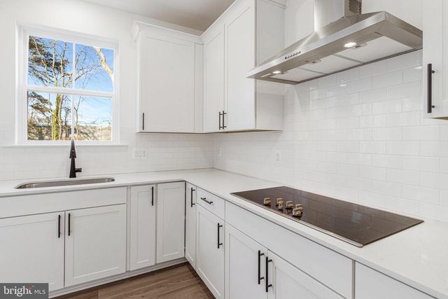 5722 HOWARD DR, Glen Burnie, MD 21061