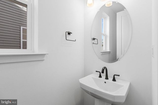 5722 HOWARD DR, Glen Burnie, MD 21061