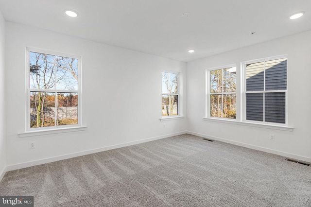 5722 HOWARD DR, Glen Burnie, MD 21061