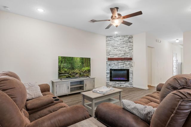 40494 Mostyn Lake Drive, Magnolia, TX 77354