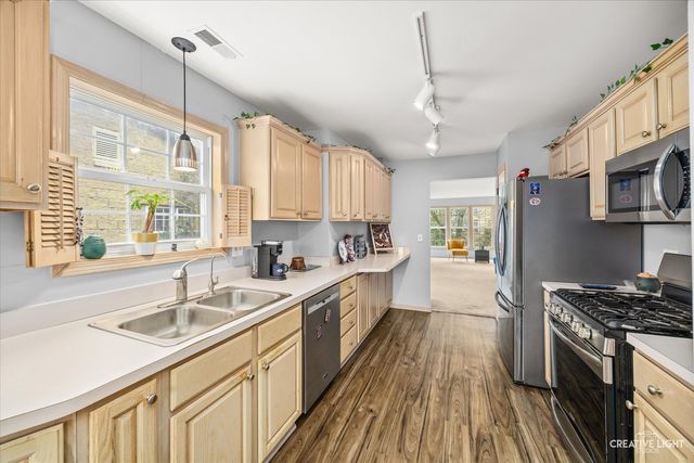 469 S Jefferson Street 469, Batavia, IL 60510