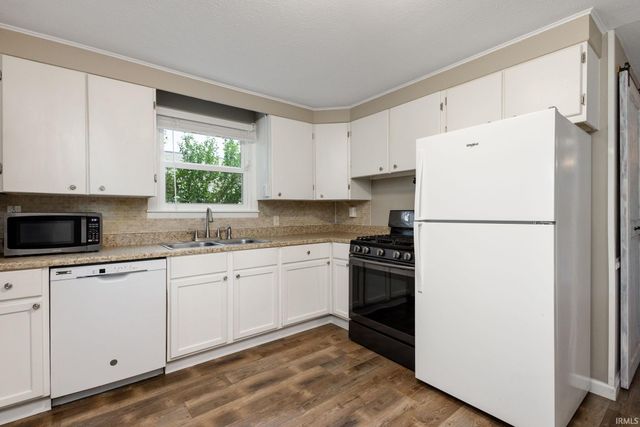 1624 Southeast Drive, South Bend, IN 46614