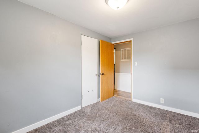 1624 Southeast Drive, South Bend, IN 46614