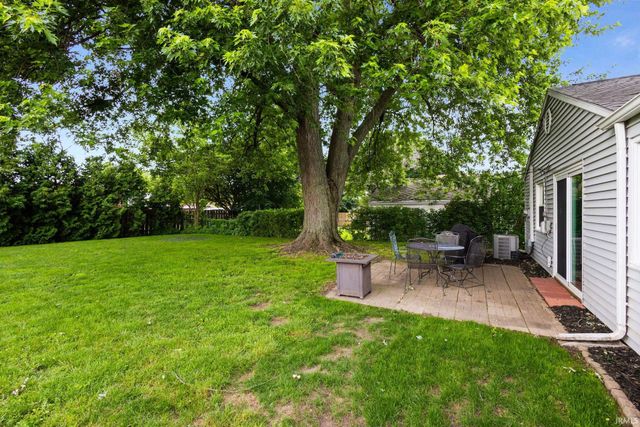 1624 Southeast Drive, South Bend, IN 46614