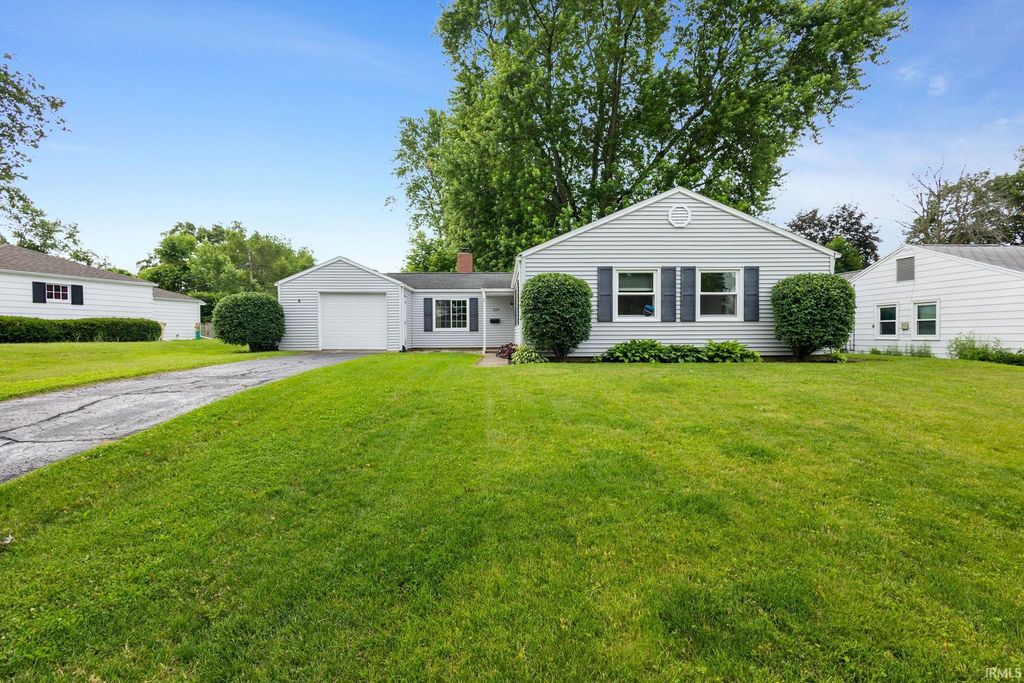 1624 Southeast Drive, South Bend, IN 46614