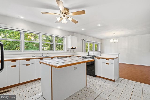 924 CHART CT, Lusby, MD 20657