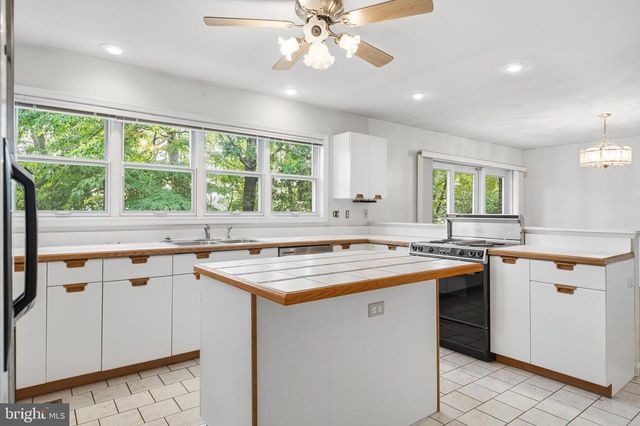 924 CHART CT, Lusby, MD 20657
