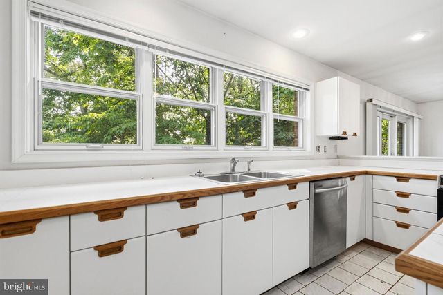 924 CHART CT, Lusby, MD 20657