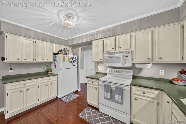 15905 New Bedford Drive 334, Clinton Charter Township, MI 48038