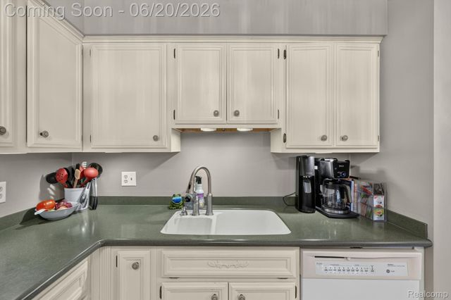 15905 New Bedford Drive 334, Clinton Charter Township, MI 48038