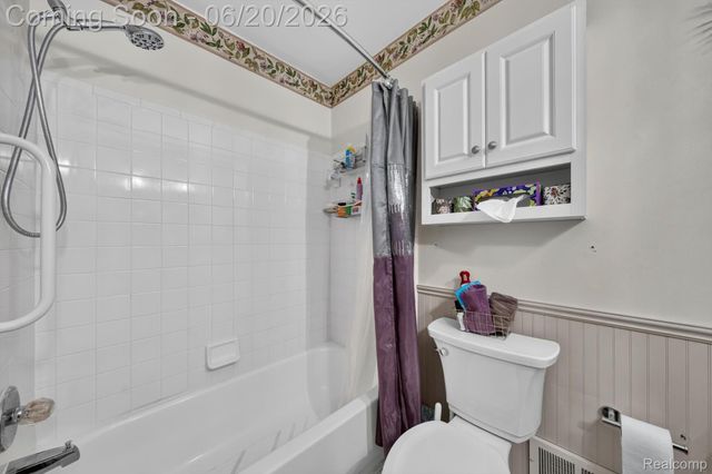 15905 New Bedford Drive 334, Clinton Charter Township, MI 48038