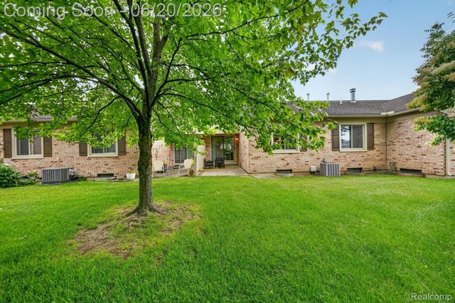 15905 New Bedford Drive 334, Clinton Charter Township, MI 48038