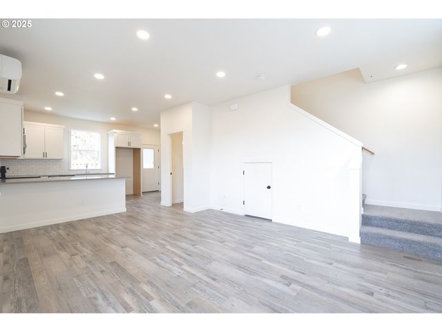 14722 Se POWELL Blvd, Portland, OR 97236