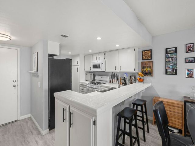 233 Mangano Circle, Encinitas, CA 92024