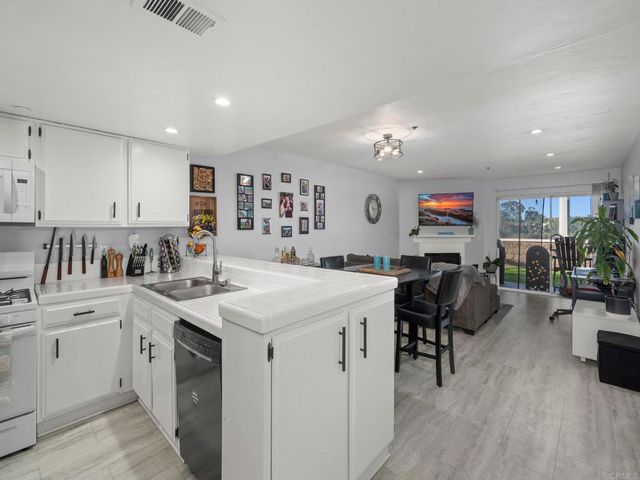 233 Mangano Circle, Encinitas, CA 92024
