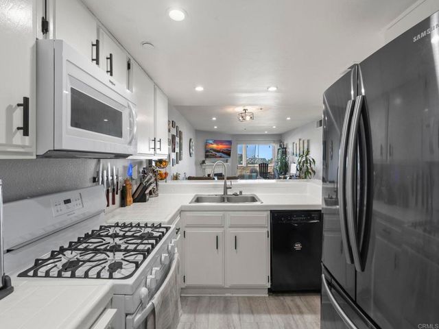 233 Mangano Circle, Encinitas, CA 92024