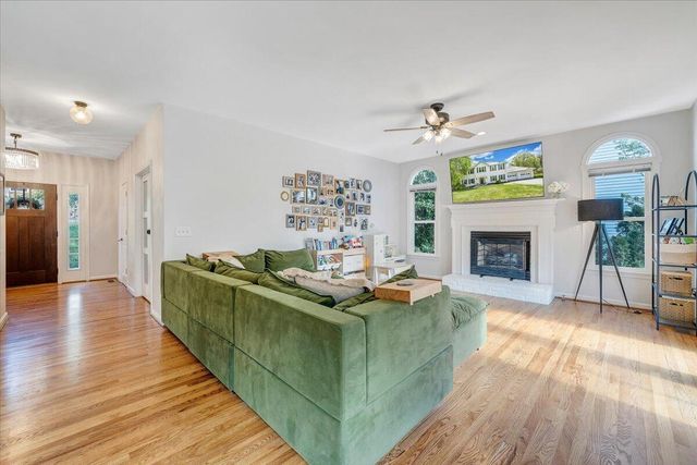 2932 W Club DR, Salem, VA 24153
