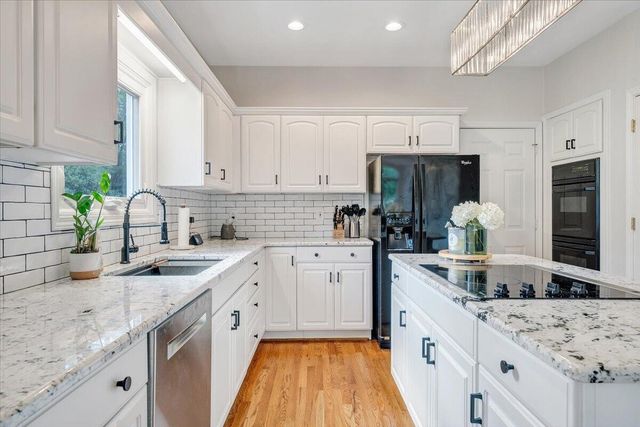 2932 W Club DR, Salem, VA 24153