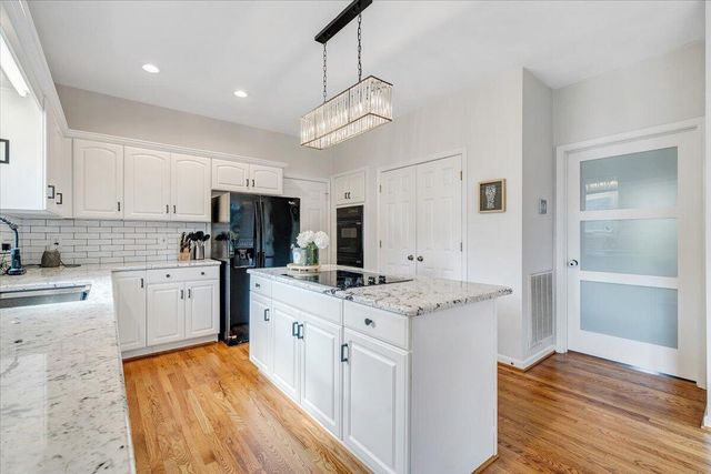 2932 W Club DR, Salem, VA 24153