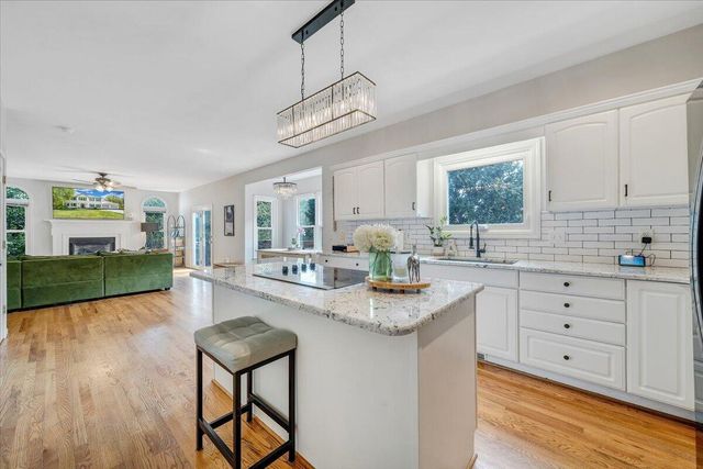 2932 W Club DR, Salem, VA 24153