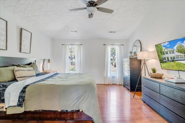 2932 W Club DR, Salem, VA 24153