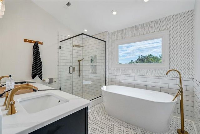 2932 W Club DR, Salem, VA 24153