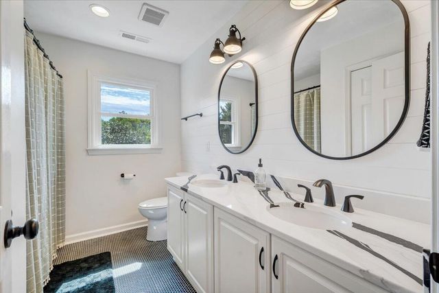 2932 W Club DR, Salem, VA 24153