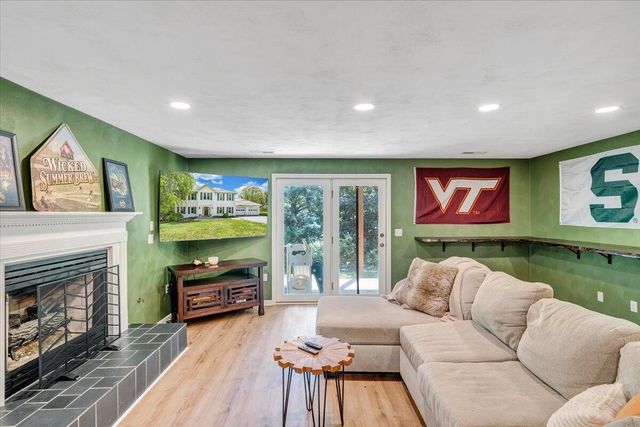 2932 W Club DR, Salem, VA 24153