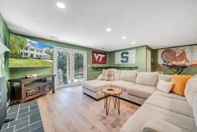 2932 W Club DR, Salem, VA 24153
