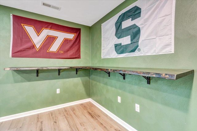 2932 W Club DR, Salem, VA 24153