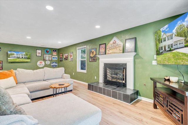 2932 W Club DR, Salem, VA 24153